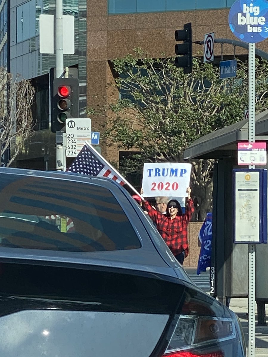 Jenniferc619's tweet image. This was in LA alright by the federal building in Westwood...