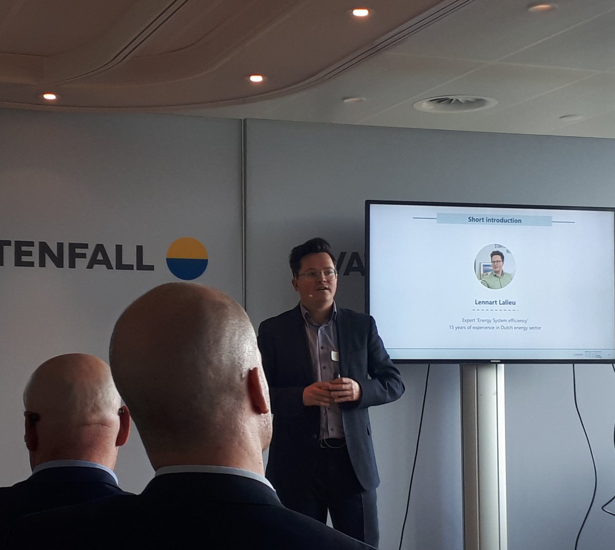 AnoukFlo's tweet image. Inspiratie vanuit het kloppend hart van de regionale energiestrategieën door @lennartlalieu van NP RES op de @VattenfallNL Hybrid Day: hoe hybride parken met #zon , #wind , #waterstof en #batterijen ons energiesysteem kunnen optimaliseren in de #energietransitie