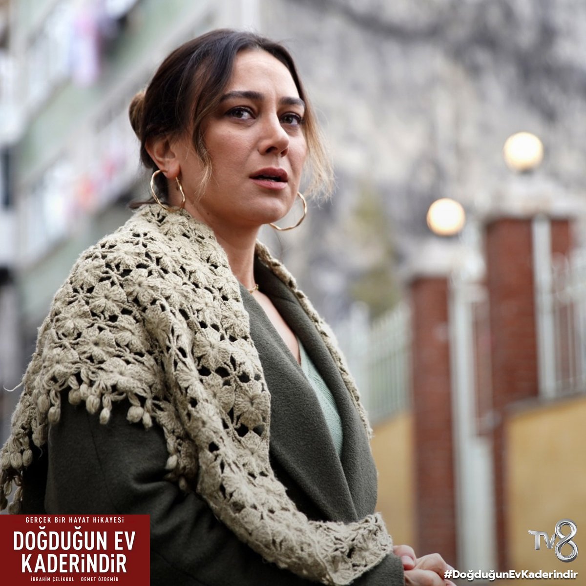Benal, Zeynep’e bebeğinin babasıyla ilgili ne söyleyecek? #DoğduğunEvKaderindir bu akşam 20.00’de TV8’de. <a href="/dogdugunev/">Doğduğun Ev Kaderindir</a> <a href="/dmtzdmr/">Demet Özdemir</a> <a href="/ibrahimcelikkol/">İbrahim Çelikkol</a>
