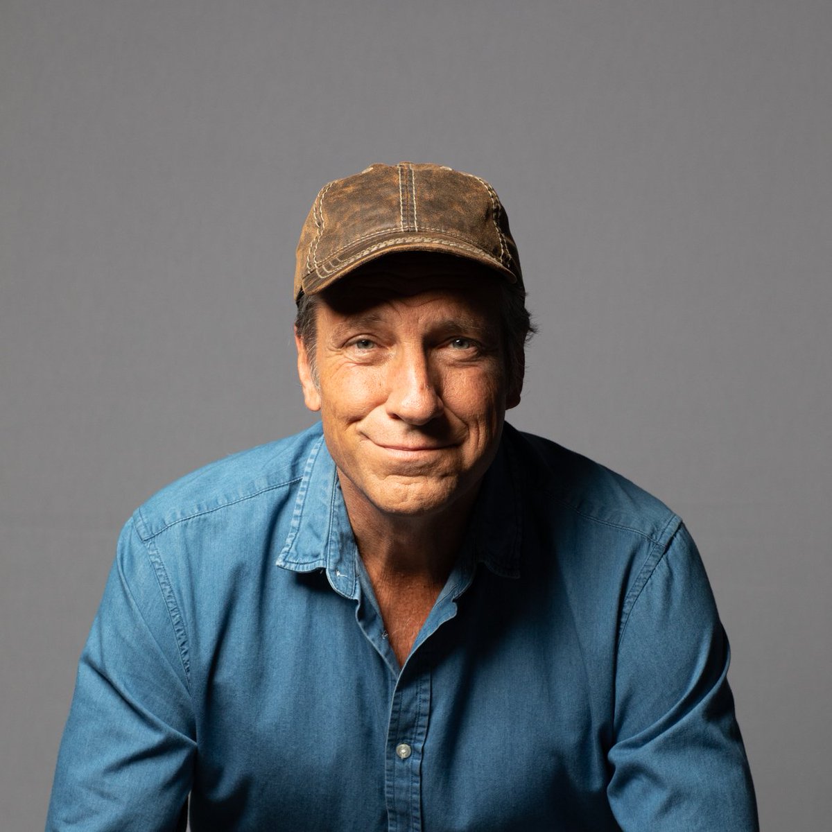 We’re sitting down with <a href="/mikeroweworks/">The Real Mike Rowe</a> of "Dirty Jobs" at @HomeShowMpls on Saturday, 2/29. Got questions for him? Reply to this tweet with ‘em and we may ask him!

For 50% off tickets to the show, use the code HANDYMAN: bit.ly/2uoQDTJ