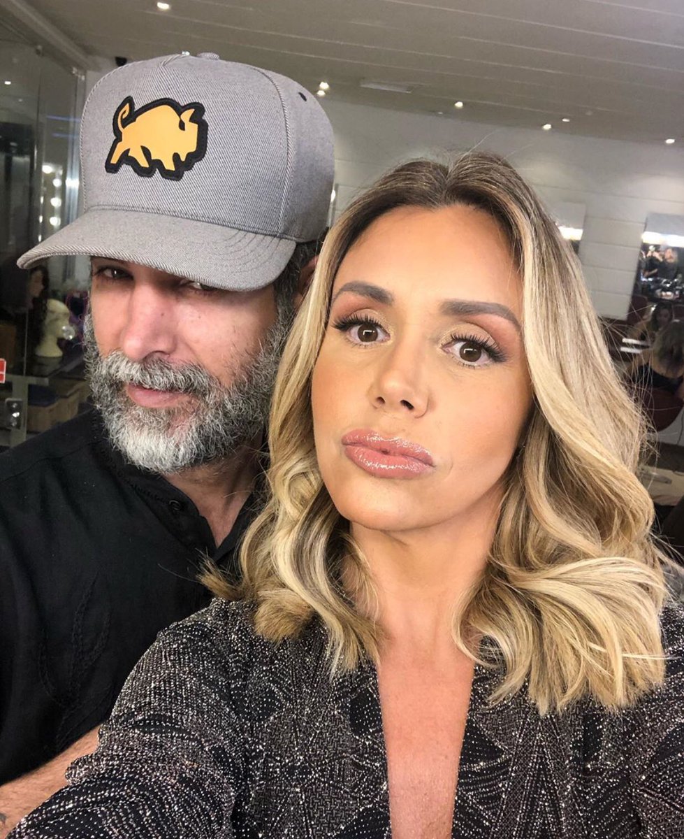 banharaoficial's tweet photo. @redetv @oficialsuperpop @johnnylazz No comando da beleza ele: Johnny Lazz.
Hair e Make absurdo.Sou louca por você 😎💥💄✔️!!!!!!!!!!!
.
.
#renatabanhara #make #makeup #hair #haircut #redetv #maquiagem #johnnylazz #renatabanhara #amigo #amor #admiracao #ciaeterna #loveyou https://t.co/TX3muuILcZ