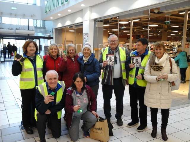 GreenerClare's tweet photo. Our @ClareCoCo Environmental Enforcement Team will be out and
about today and tomorrow in Ennis, Lahinch, Kilkishen, Tulla, Westbury, Parteen and Meelick to continue to meet with dog owners
Remember #ScoopThePoop and use #AnyBag #AnyBin
More at: https://t.co/EkRG07CXMK https://t.co/TLONlnr2rU