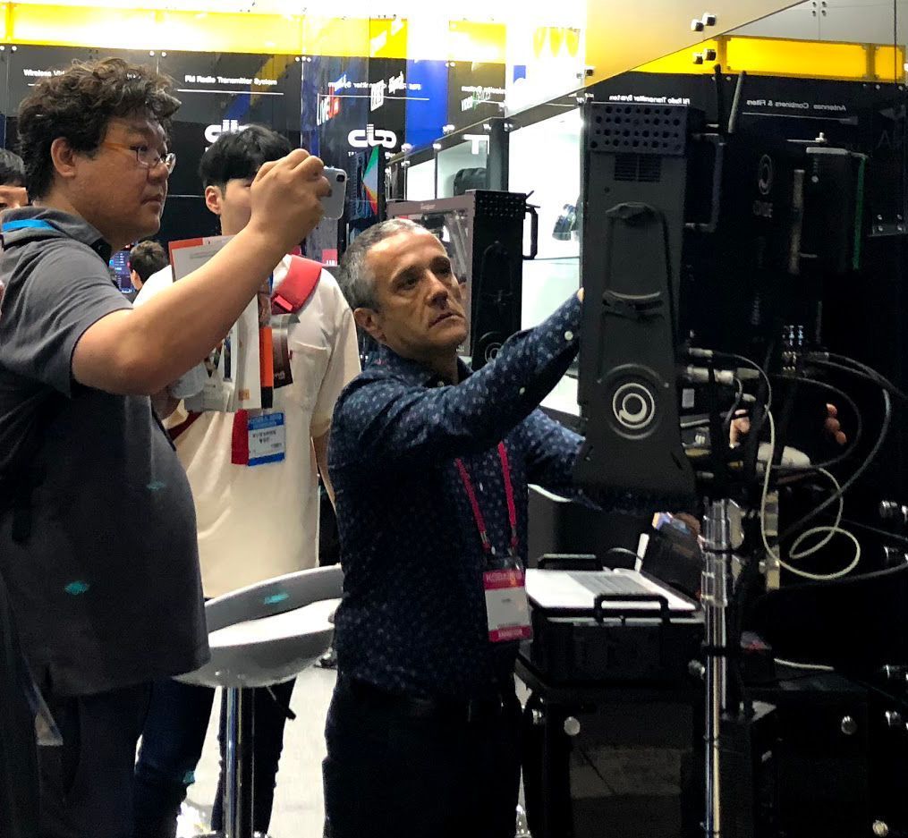 OvideSmart's tweet photo. Bong Joon-ho loved our @ovidebs #SmartAssist 4 EVO and shot #Parasite with it! #HisFirstOscar #OurFirstOscar #LetsGetMore
https://t.co/6n3blNjxTv https://t.co/1zKxq1hcv5