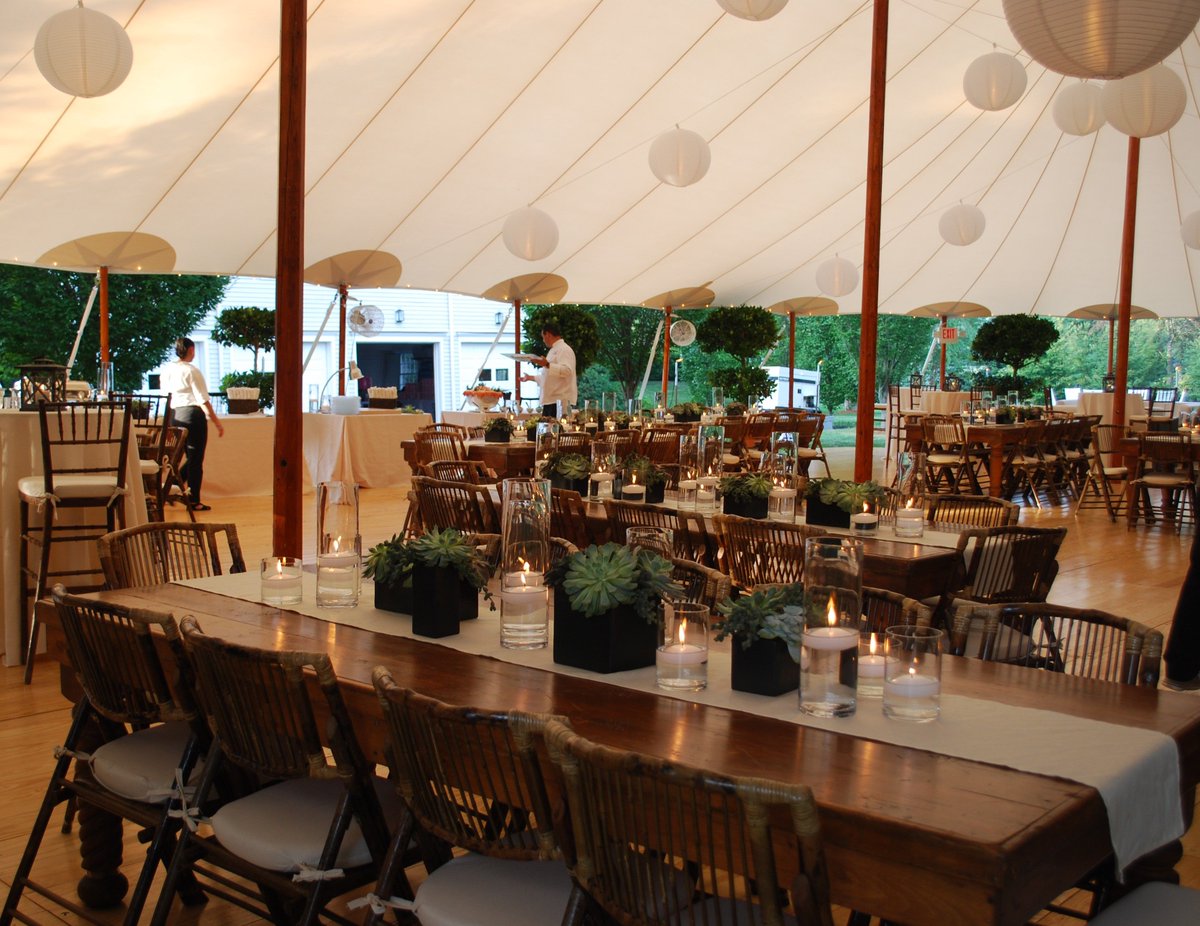 FoodDesignCater's tweet image. Succulents as a centerpiece were the perfect complement to this rustic-chic decor ✨🌿
 .
.
.
.
#weddingwednesday #eventplanner #weddingplanner #events #wedding #eventplanning #event #partyplanner #party #weddings #birthday #love #eventdecor #eventmanagement #eventdesign