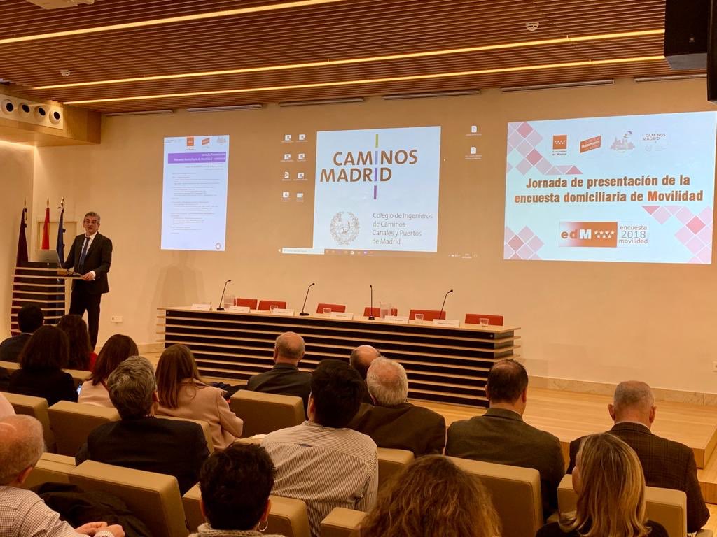 transyt_upm's tweet photo. Luis Miguel Martínez Palencia, Director Gerente del #CRTM, clausura en @caminosmadrid la Jornada de Presentación de la Encuesta Domiciliaria de Movilidad #JornadaedM2018 #edM2018 https://t.co/e1j4JwUWQ7