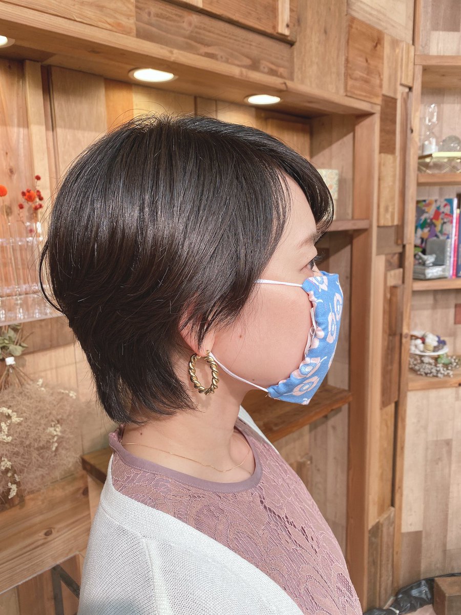 テレqアナウンサーズ 公式 新型コロナウイルス 手作りマスク 作り方 生地をカット裏にし上下を中央に折る 生地を三等分に折り被せた端を内側に1cmほど折り込む 両端の1 5cmを縫う 手縫い 縫った部分にゴムや紐を通す 因みに私が着けて テレqアナウンサーズ 公式 新型コロナウイルス 手作りマスク 作り方 生地をカット裏にし上下を中央に折る 生地を三等分に折り被せた端を内側に1cmほど折り込む 両端の1 5cmを縫う 手縫い 縫った部分にゴムや紐を通す 因みに私が着けて