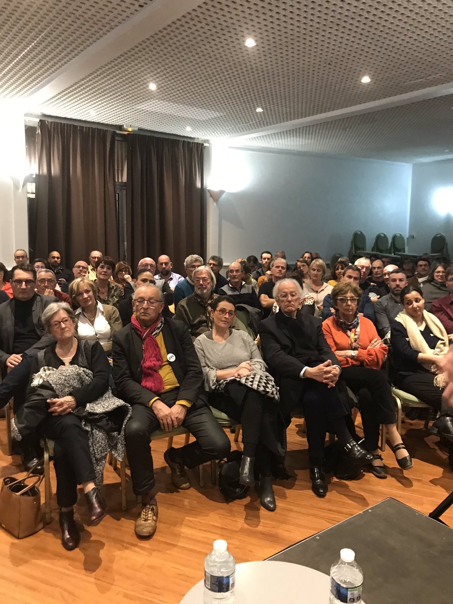 Retour de Pau et cette question lancinante .Un Maire ,pas présent, qui ne réunit jamais ses adjoints , qui agit en Jupiter,qui bâtit à grands renforts d’emprunts et qui fait des économies sur ce qui fait lien,peut il aujourdhui gagner les élections? @PauRassemble <a href="/placepublique_/">Place publique 🟡</a>