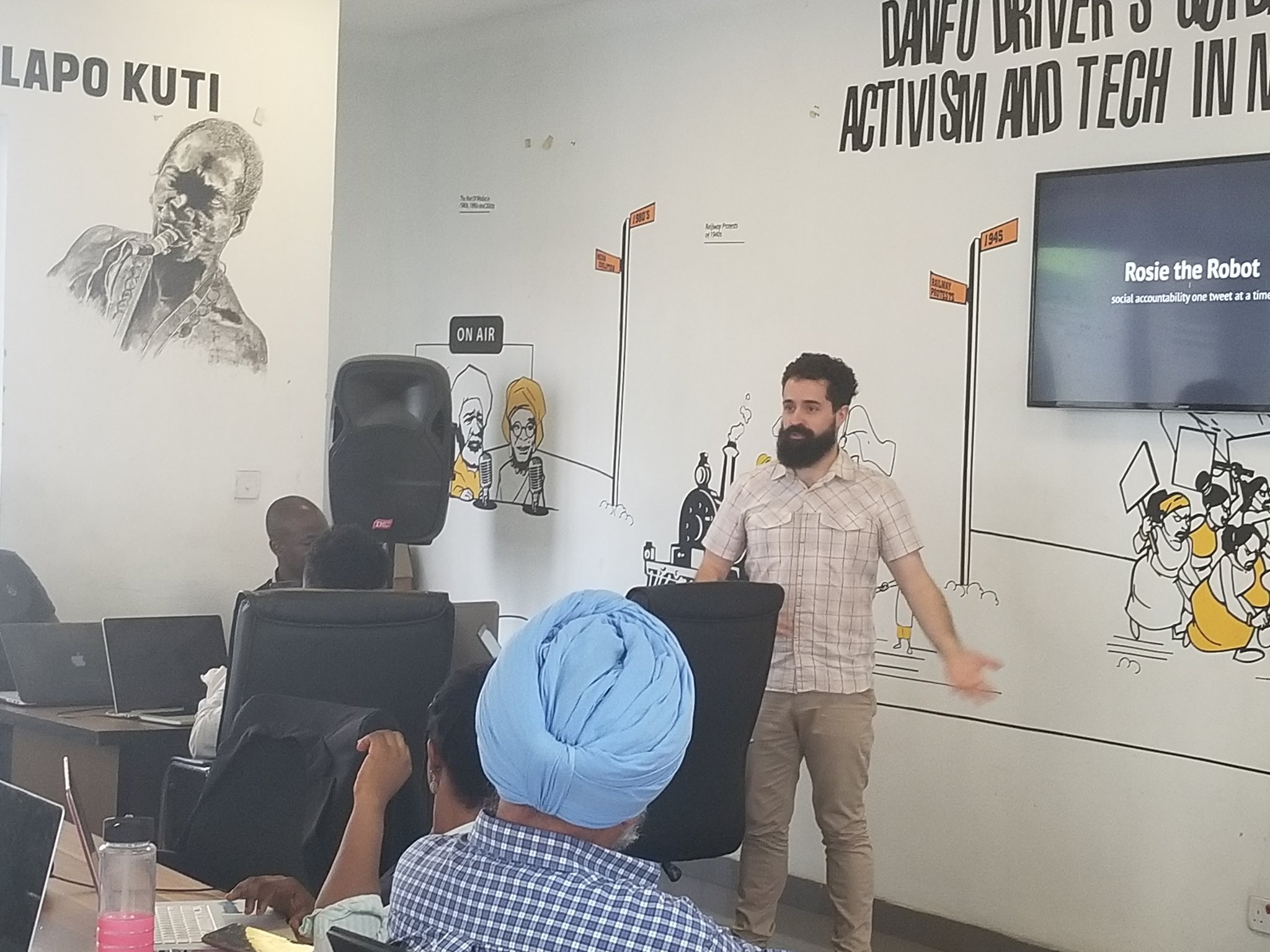 A picture of Eduardo Cuducos during an AI training at Civic Hive
