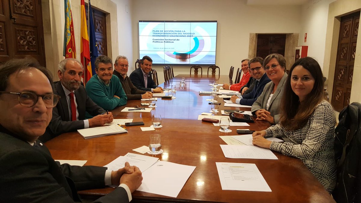 GVAhisenda's tweet photo. El Plan de acción para la transformación del Modelo Económico 2027 da sus primeros frutos. El análisis de los indicadores muestra un cambio de ciclo económico. @vicentsolerm ha presidido la Mesa de Políticas Públicas
#ModelEconomic 🌍🌱 https://t.co/Bb7pLGdSqv