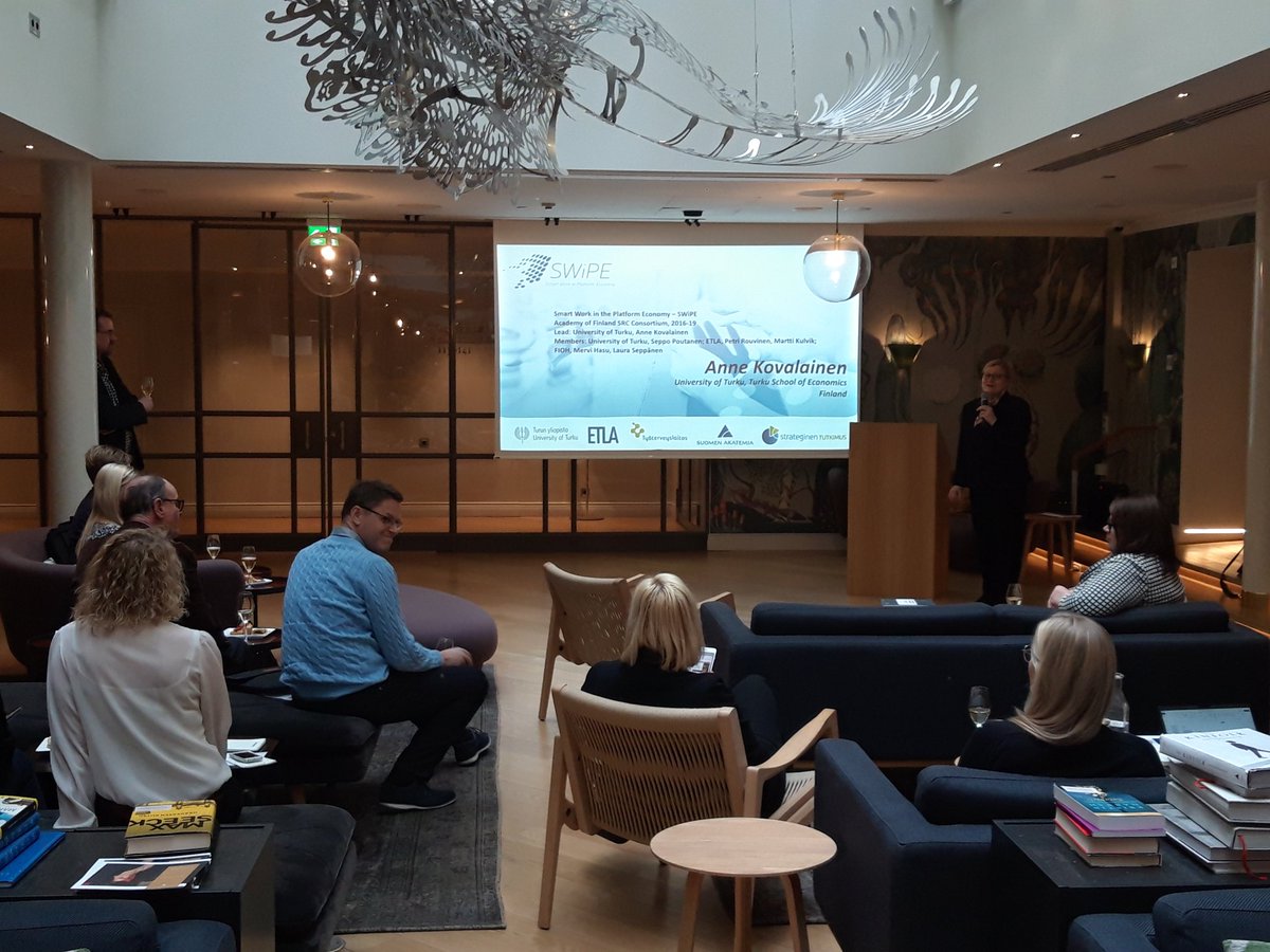 SWiPE Research (@swipe_stn) on Twitter photo #swipe_STN kirjan "Digital Work and the Platform Economy" julkistutilaisuus alkamassa, <a href="/KovalainenAnne/">Anne Kovalainen</a> toivottaa tervetulleeksi! #swipe_STN kirjan "Digital Work and the Platform Economy" julkistutilaisuus alkamassa, <a href="/KovalainenAnne/">Anne Kovalainen</a> toivottaa tervetulleeksi!