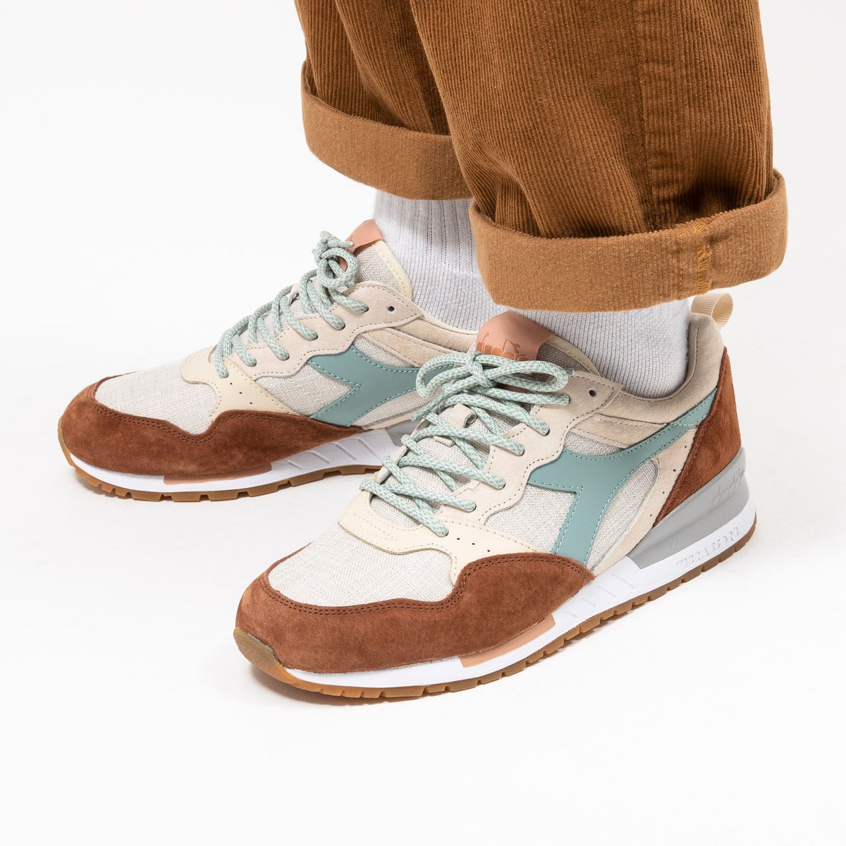 titoloshop's tweet photo. Diadora Intrepid "Desert Pack"
shop NOW ➡️ https://t.co/WrVbM7yEz8
US 8 (41) - US 11 (45)⠀
style code 🔎 201-175803-01-25014
#diadora #diadoraN9000 #desertpack #desert ⠀
#titolo #titoloshop https://t.co/pDrHIEJHkP