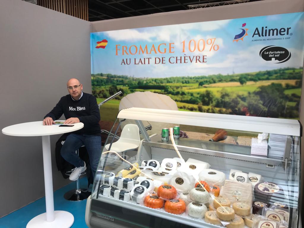 QuesosAlimer's tweet photo. Última jornada del @SalonduFromage con una acogida excelente de los @QuesosFortaleza por parte tanto del público general como del sector especializado. ¡Nos vemos en el #salondufromage2021!
#queso #cheese #fromage #goatcheese #quesodecabra #lorca @Alimer_coop #salondufromage2020 https://t.co/oyb5gAxytI
