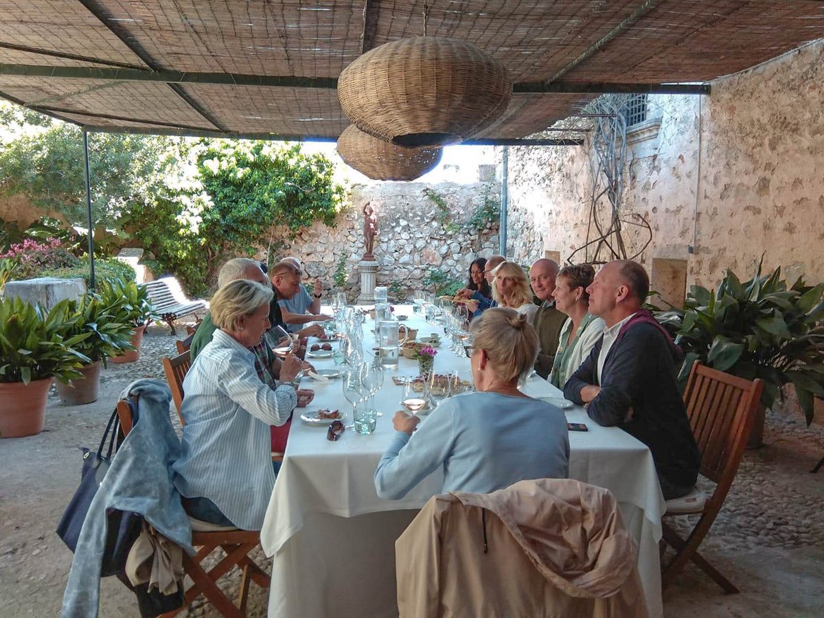 FuturtransSL's tweet photo. A wine tasting at Bodega Ribas is always a pleasant experience.

Where do you want to go today? 🧡🚍

#bodegaribas #winetasting #mallorca #excursion #onthebus https://t.co/BNMAGzEBY3