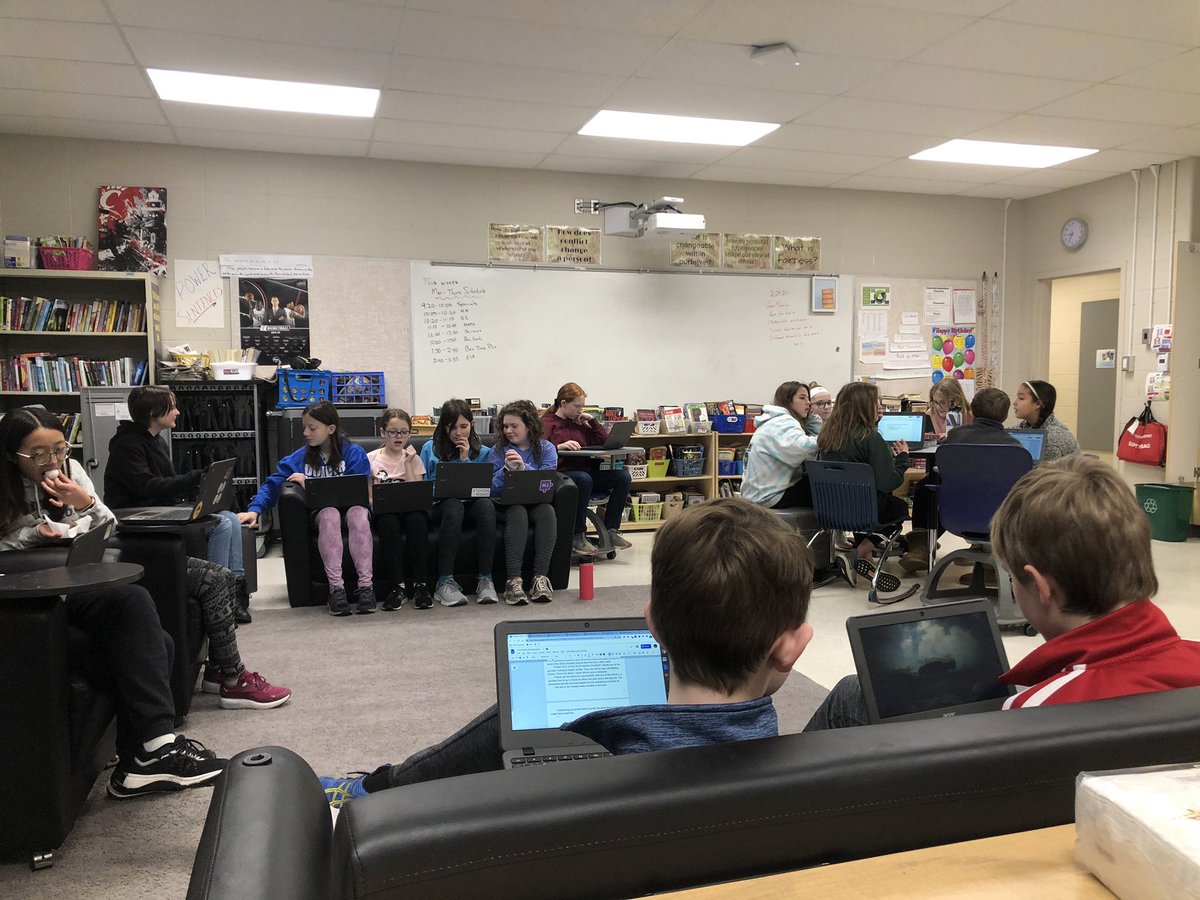 thedevineone's tweet photo. Huge turnout for Writerβs Club this am. #summitbees https://t.co/lRQz6Khq0X