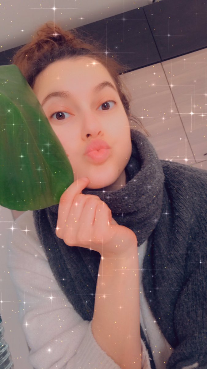 ubbness's tweet image. J’ai ma plante, utilisé un filtre et fait un bisou dans le vent #blogueusebeauté or what ? 🤫😁