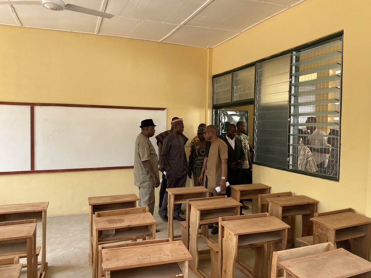 GNPCFoundation's tweet photo. The dignitaries proceeded to inspect the new 6-unit block which is furnished with 240 mono desks, white boards and office desks for teachers. 

#TamaleSHS #Education #Infrastructure #ImpactingLives https://t.co/tIXLb6w0Et