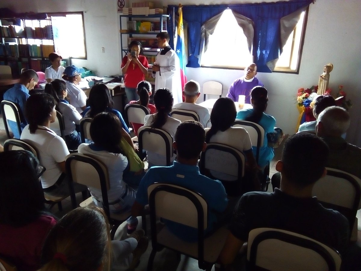 GCPRENSAOCUMARE's tweet photo. Inicia misa de acción de gracias miércoles de ceniza por la llegada de la cuaresma, donde participó libremente el personal administrativo, docente y obrero de la universidad @Nucleo_Miranda @UnefaVrrCapita @unefa_ve https://t.co/5pEjyfjYSP