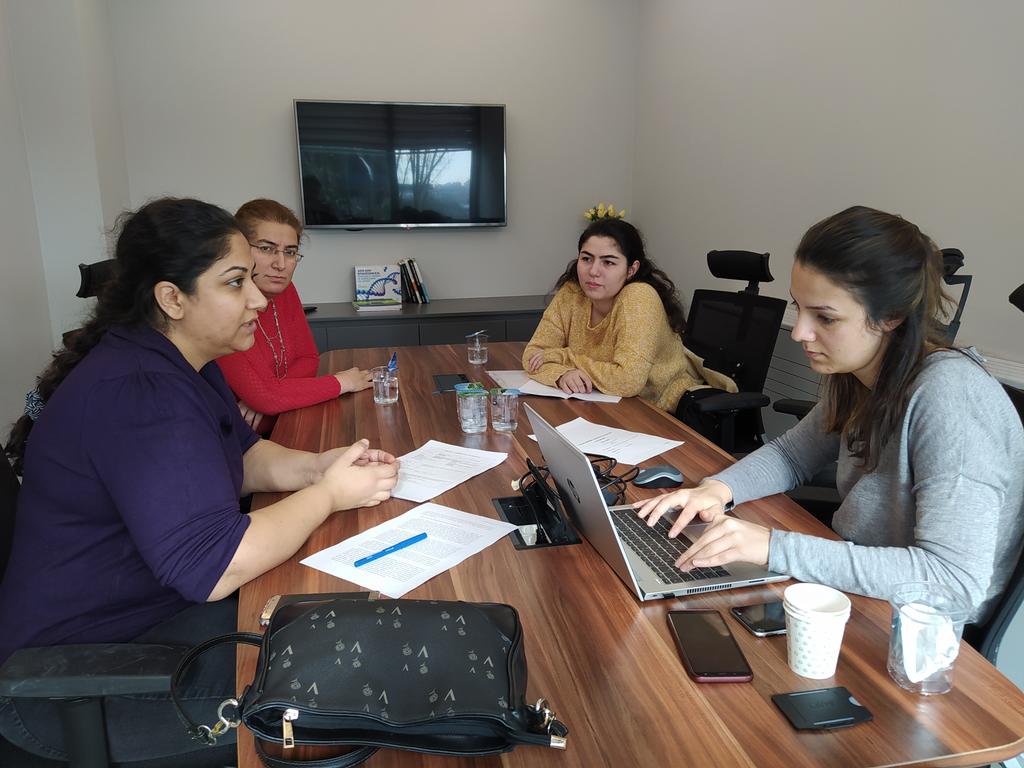 TÜBİTAK Bireysel Genç Girişim Programı kapsamında hafta sonu gerçekleşen Proje Yazımı eğitiminin ardından girişimcilerimiz geliştirmeye başladıkları projeler üzerinde mentorümüz Melek Evirgen ile birebir görüşerek ilerlemelerini inceliyorlar.👍📝Mentorumüze teşekkür ederiz.🙂