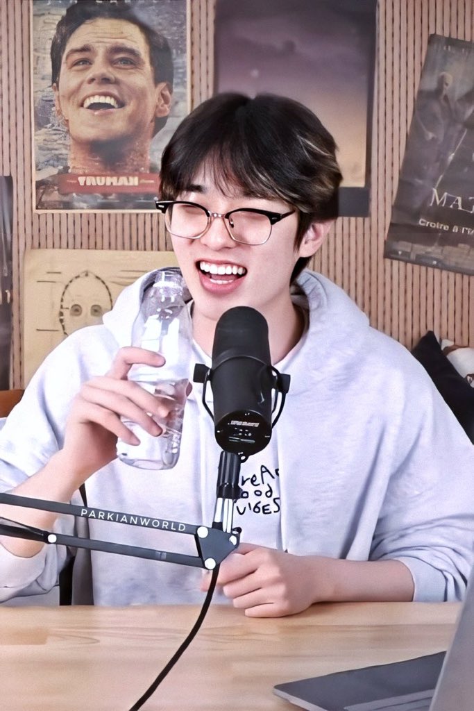 ↳ °˖✧ day 57 ✧˖°hdigh ep5 was so good!! i’m glad diane got a mic hehe it was a super interesting ep to listen to even tho my brain felt fried afterwards,, youngpil hosted idol radio for dkb but i couldn’t watch bc it kept lagging but as usual they did amazing ♡