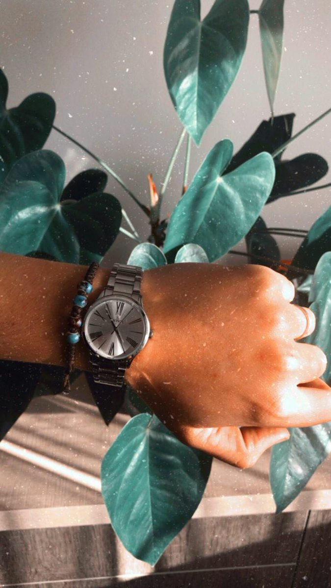 Nuestra campeona de Beach Tennis Eva Fernández completa su look con el reloj Kronos Elegance Lady White. ¡Qué estilazo! 🤩 buff.ly/32t6RaW @EvaFernandez_01