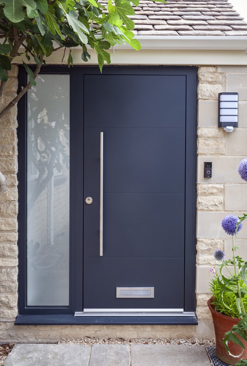 WestEndWindows1's tweet photo. Made in the UK to reduce our carbon footprint, our Solidor doors are top of the range.

Their thick timber core offers maximum security for your customer’s property.

They come with a host of accessories such as hinges, letter plates and door knockers. ... https://t.co/lty2R4j1yN https://t.co/j1VOn8G7hN