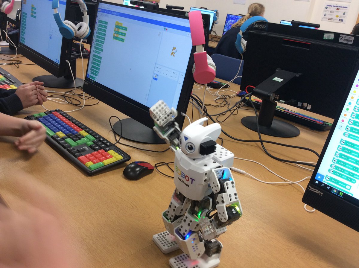 STAHSSTEMFest's tweet photo. Year 5 have been busy programming our humanoid robots to perform some cool moves as part of this week’s STEM activities https://t.co/6NMttYYC1P