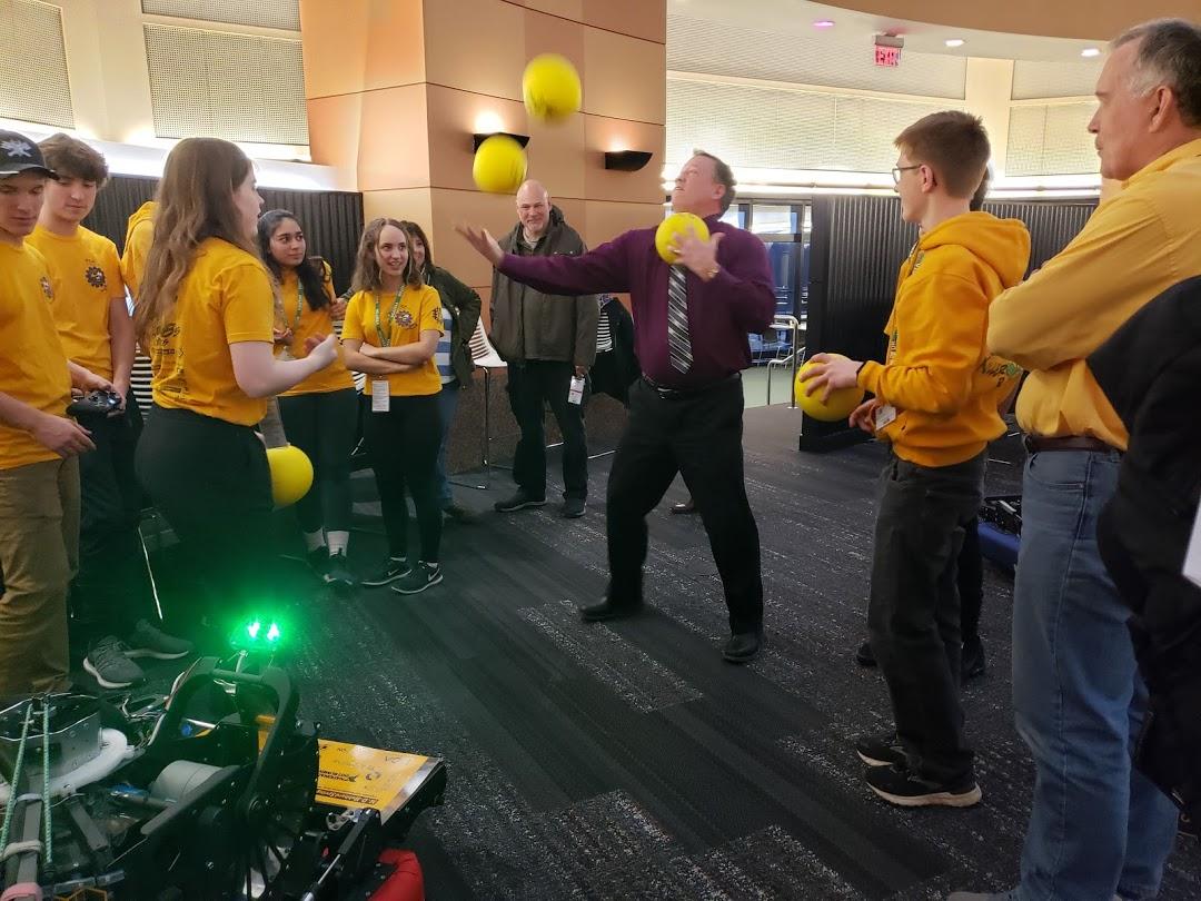 AndyGuest_HOS's tweet photo. Had fun at the robotics reveal party last night at FCA! https://t.co/WDPVM1m0j1