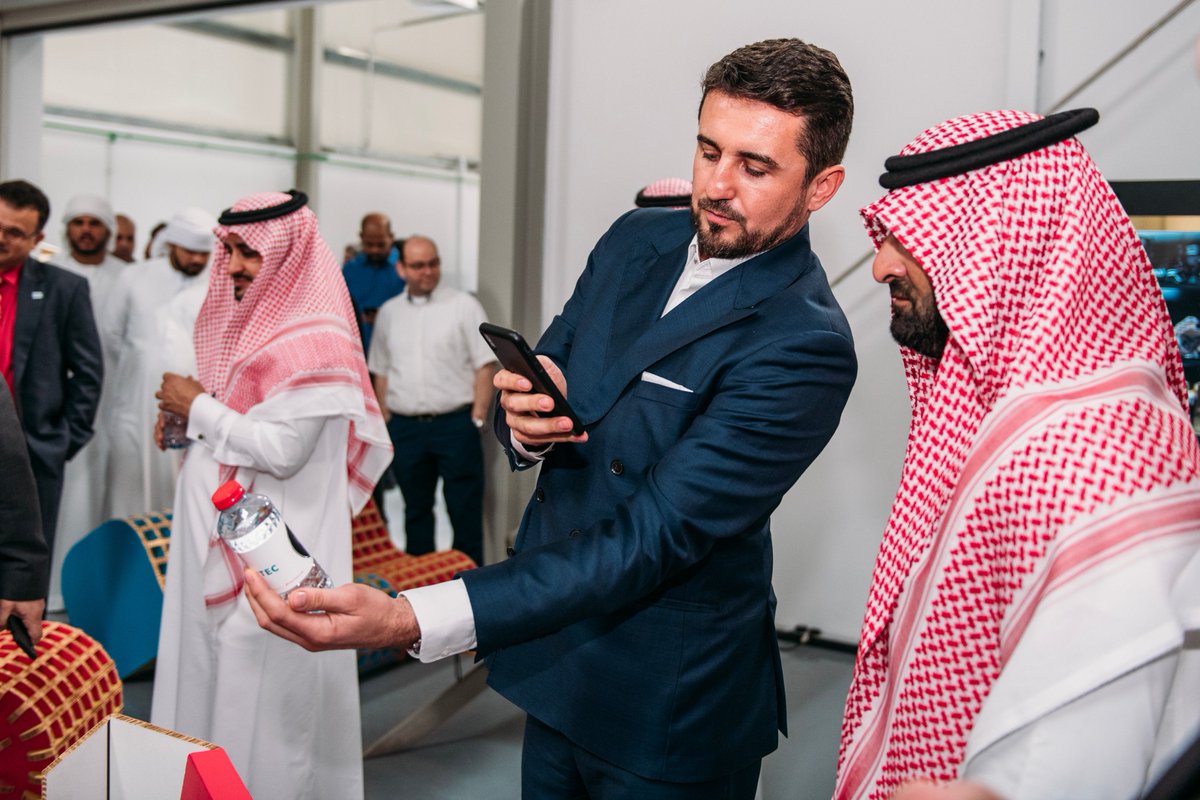 Ndigitec's tweet photo. Leszek Krawczyk, our executive producer, shows Sheikh Faisal Saleh Alturki the innovative AR packaging solution, developed at NDigitec. Getting one step closer to the future with our new headquarters.π
#NDigitec #Premedia #ARPackagingSolution #ARAdvertising #ARLabel https://t.co/QUeh4R6pl1