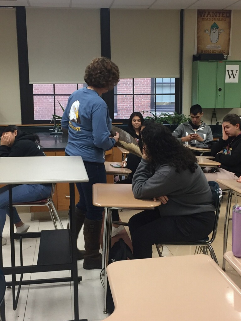 OSSININGscience's tweet photo. @Teatown_ brought Hudson Valley Wildlife program to OHS. #ecology @OHSPrincipal3 @OssiningSchools #opride @WWF @BronxZoo https://t.co/N4BTABeyDz