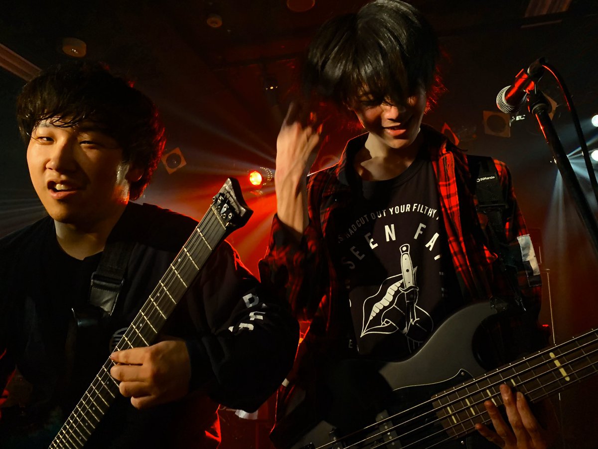 Kenta69_1983's tweet photo. 拝啓、ONE LAST STAND様。
時代は大きく変わりましたが、貴方達の様な素晴らしい若者が今を率いている事が何より嬉しいです。
これからより大きく羽ばたいていってください。
君達と出会えた事は人生の誇りです。
素晴らしき日をありがとう。
p.s.あんまり爺の涙腺を刺激しないでw
#onelastsand https://t.co/JbnyDyPT5z