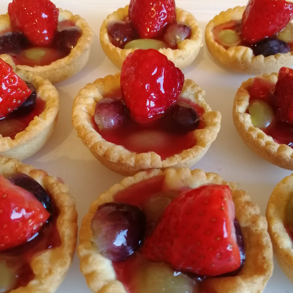 Fresh fruit tartlets ready for an afternoon tea party.
#joejoesbakes #afternoontea #afternoonteaparty #freshlybaked #bakeoftheday #homebaker #homebaked #womaninbiz #localbusiness #localbaker #leicesterbusiness #leicesterbaker #leicestershiremakes #leicestershire #leicester