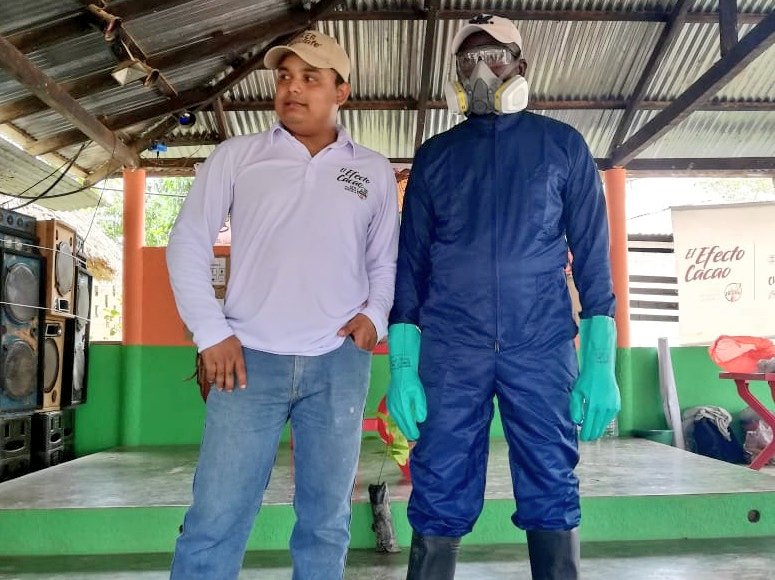 ElEfectoCacao's tweet photo. Nuestros socios del #UrabáAntioqueño se capacitan en buenas prácticas agrícolas y siembra para garantizar la calidad en la cadena productiva del cacao. @USAID_Colombia @FundacionLuker @FundacionLuker @EmgesaEnergia @SaldarriagaConc @EAFIT https://t.co/No4MNYRB7X