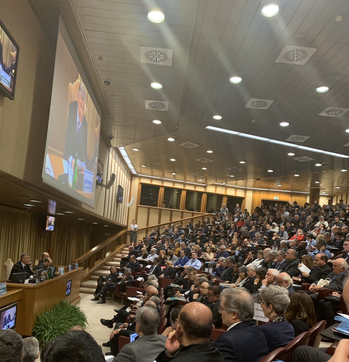 FeliciaPelagall's tweet photo. Il buon algoritmo? 
#IA #Etica #Salute

Al workshop della @PontAcadLife in Città del Vaticano. https://t.co/4Tja0ryeqE