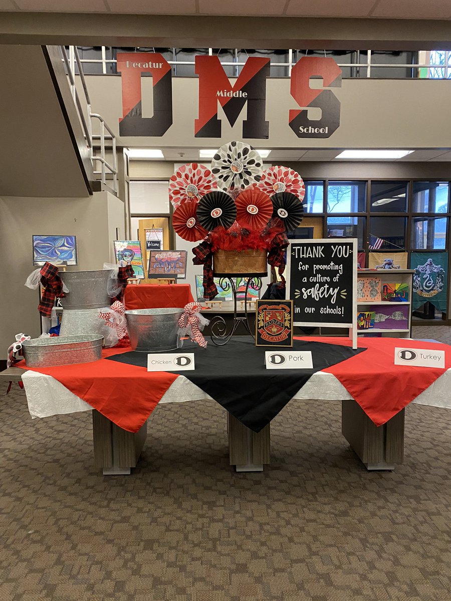 MCooperEducator's tweet photo. Big shout out to our PTO leader, Mrs. Shipley, Ms. Sims, and students for transforming our library for our special luncheon today. https://t.co/hP4vs47KNA