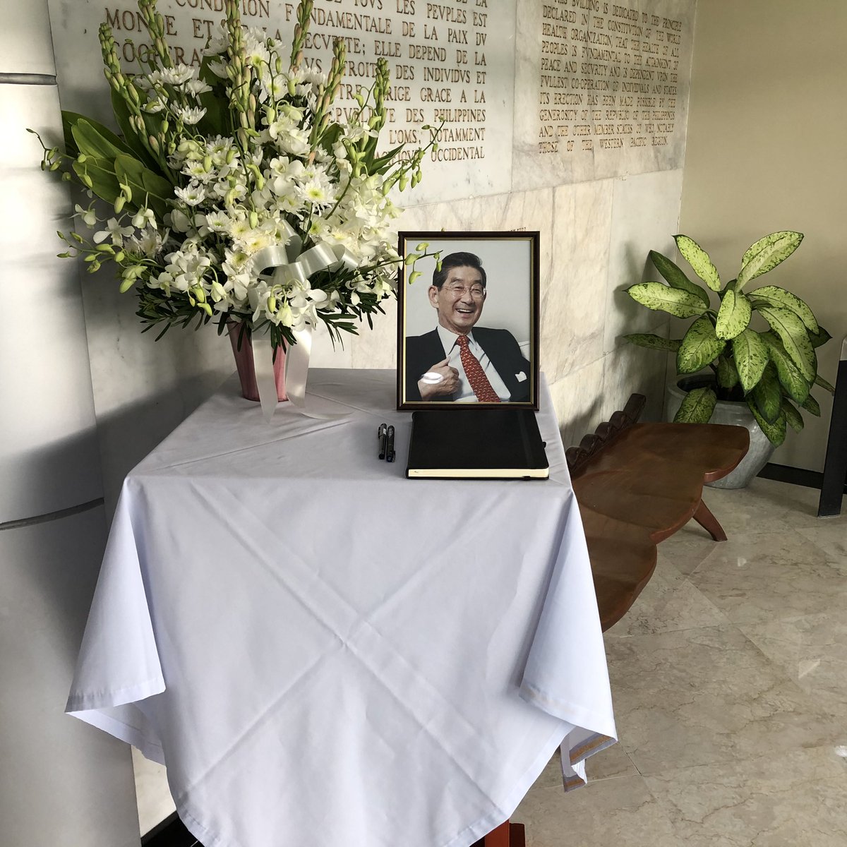 danielhojoon's tweet photo. Rest in peace. 
Regional Director Emeritus, Dr S.T. Han

누군가 기록하지 않으면 사라질 수 있는 기억이기에, 이렇게 올립니다. WHO서태평양 사무소에 있는 이전 사무처장 이셨던 고 한상태 박사님의 추모 장소 입니다. https://t.co/7vRoPJQQSi