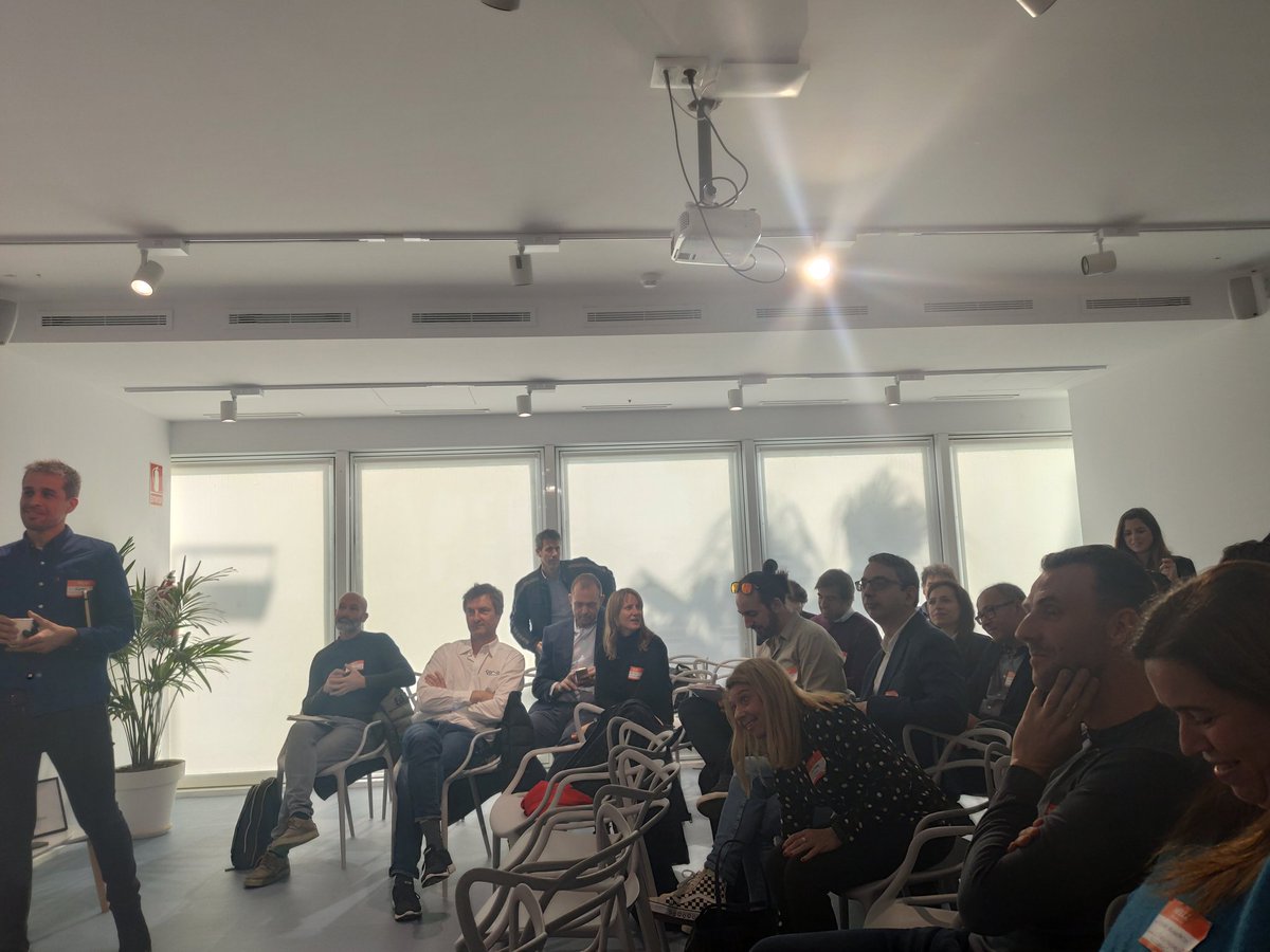 co_resol's tweet photo. Compartiendo experiencias e inquietudes con startups y responsables de innovación de corporaciones y administraciones 😍👏👏 hoy en el meetup #Tech4CorporateTransformation ¡Seguro que salen proyectos conjuntos!#bcntechspirit #innovation https://t.co/vTdOJIfWEU