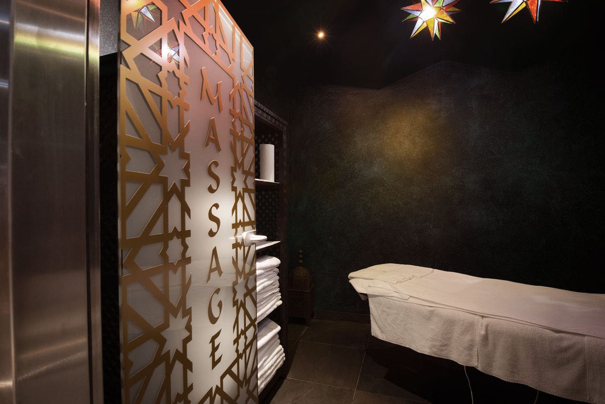 Wen trifft man heute zur Massage am Mittwoch in unserem Haus? 🧐😊
#massage #relax #chill #club #paradise #saarbrücken