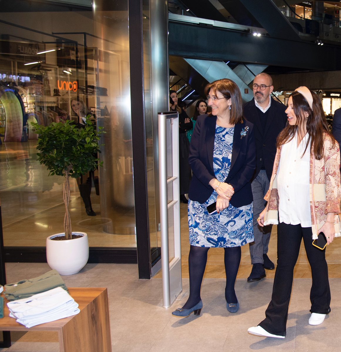Seguimos apostando por el comercio de #PozuelodeAlarcón. He asistido a la inauguración de una nueva tienda de moda en <a href="/Zieloshopping/">Zielo Shopping</a>. Gracias Fashionalia por elegir nuestra ciudad.
