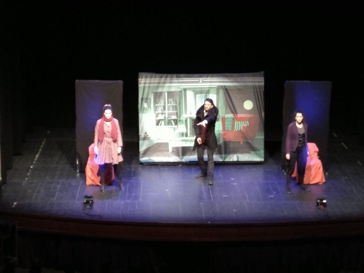 tatarrega's tweet photo. Avui el teatre ple en sessions de matí i tarda amb escolars de Tàrrega i comarca per a veure teatre in english, "Jekyll and Hyde" a càrrec  de @jumpingducks #CRPUrgell https://t.co/VqQLD5PFVM