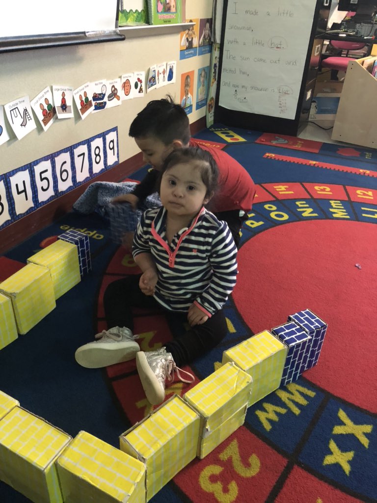 MsJassia's tweet photo. One of our Pre-K students building a castle for our princess! ❤️ #ICanBuild #ICanCreate @PreKTorres @NISD @NISDmartin @NISD_ECE https://t.co/xAizWO1ejD