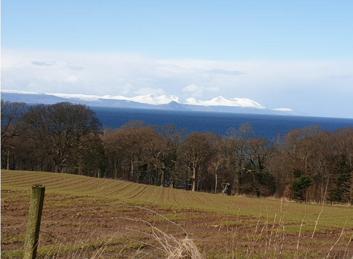 projsearchsayr's tweet photo. Arran was looking absolutely stunning today in the snow; so we made the most of the dry sunny weather to get up above the Castle at Hillhead and take in the views. @AyrshireColl @girvanyouthtrst @CulzeanOfficial https://t.co/VRtjinYEih