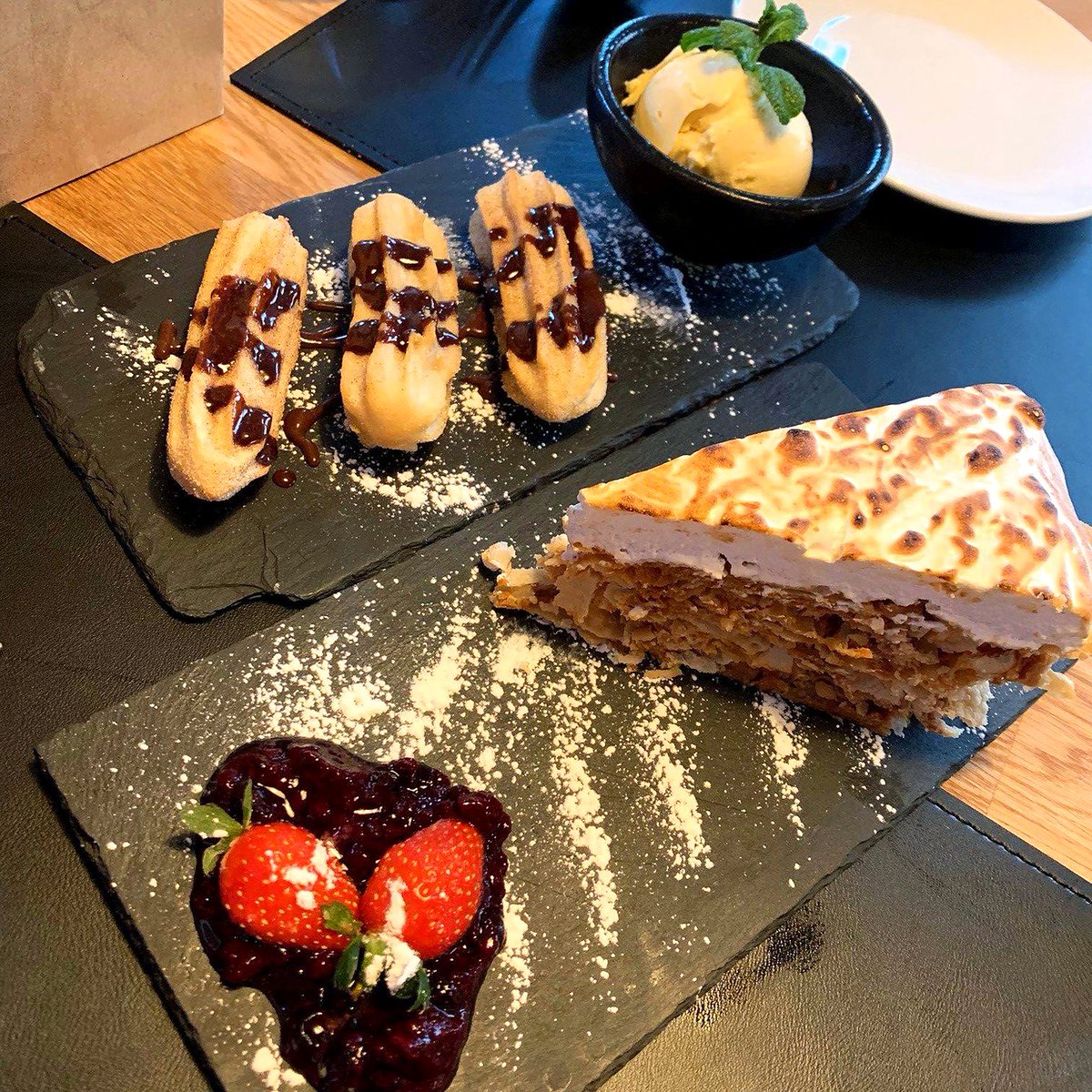barestaurantuk's tweet photo. In need of a mid-week treat? Go on, we know you deserve it. 🍰

#Sweet #Pudding #Dessert #Chocolate #Foodie #Food #Steak #Steakhouse #Tasty #Treat #TreatYourself #Yummy #HumpDay https://t.co/pW5phwEJS2