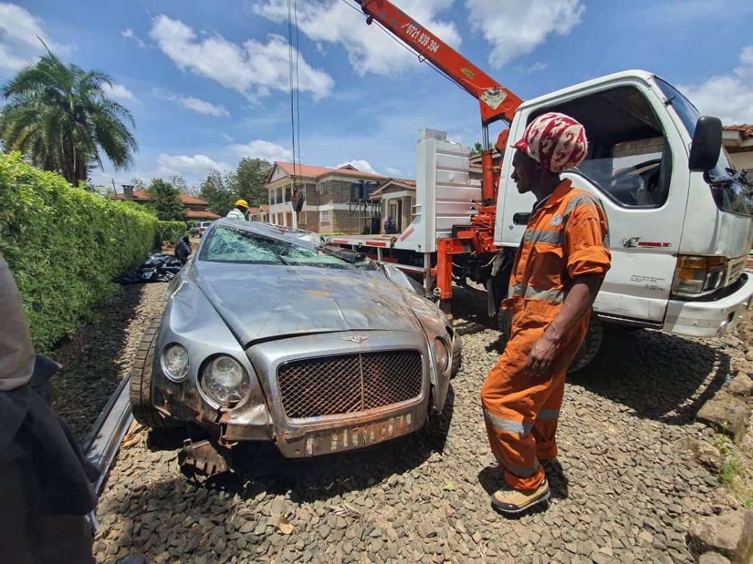 IamMzilikazi's tweet photo. Accident doesn’t have a dear friend and it doesn’t matter what car you drive https://t.co/TedEBHwttG