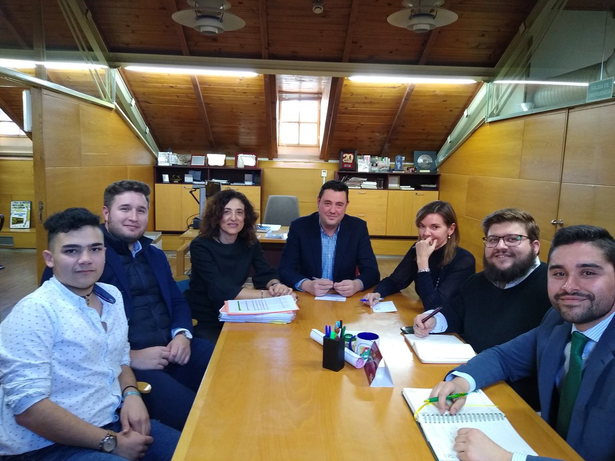 Esta tarde hemos estado reunidos con el Diputado de Juventud y Deporte, <a href="/javiglezvega/">Javi González Vega</a>, y con su equipo, para trasladarle las inquietudes del CPJV y seguir insistiendo en promocionar el asociacionismo juvenil en la provincia y que esta tenga un futuro atractivo para los jóvenes.