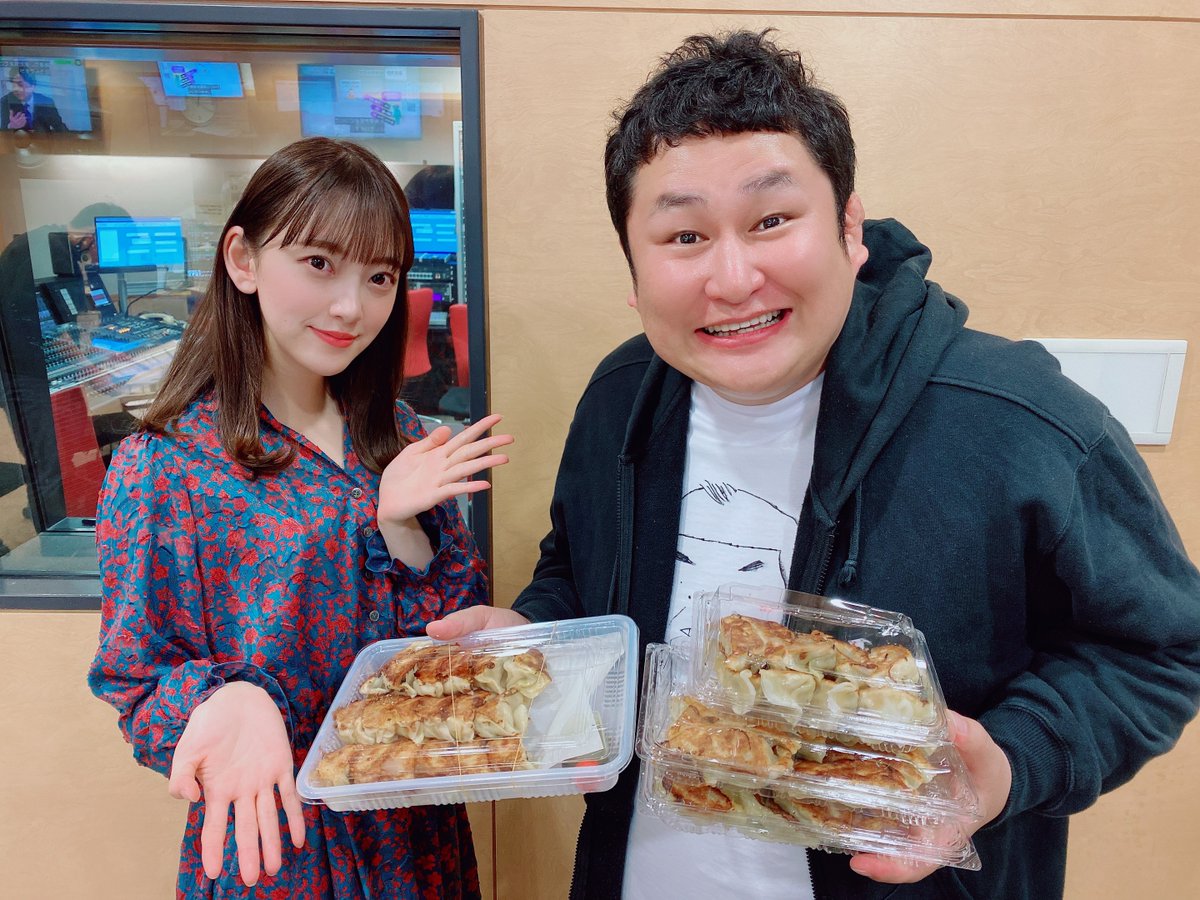 reco_oshirase's tweet photo. 堀ちゃんからのプレゼントは、たくさんの餃子！

スマホでも聴けます！（某動画サイトの1/500の通信量※番組調べ）
⇒https://t.co/jmB0MuHqDc

#reco1134 #乃木坂46 https://t.co/u5X7VvkgKw