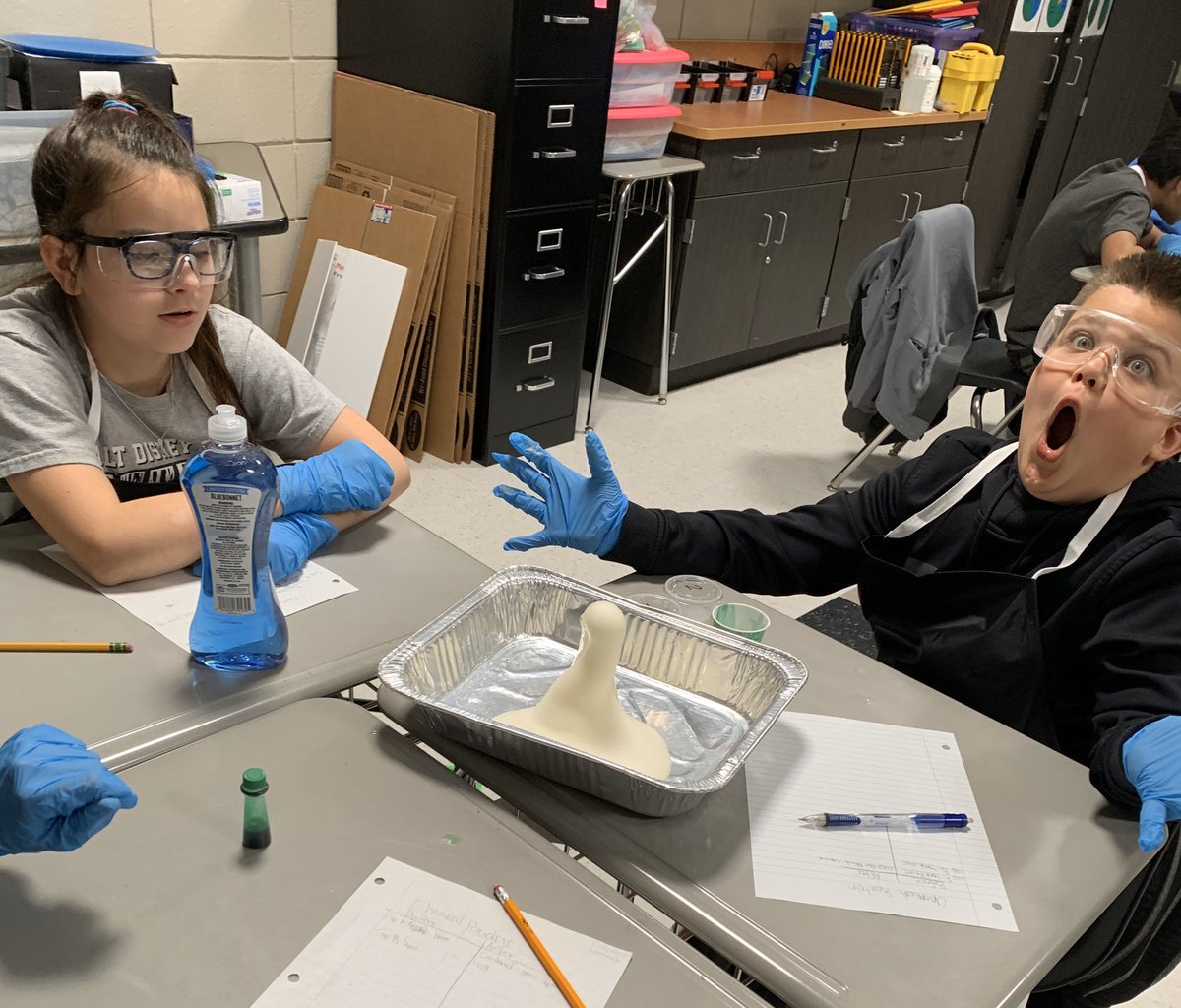 AJHScience's tweet image. Investigating chemical reactions in 6th grade MAP science. #scienceisaverbinalvinisd  @alvin_jh  @aadamealvinisd1