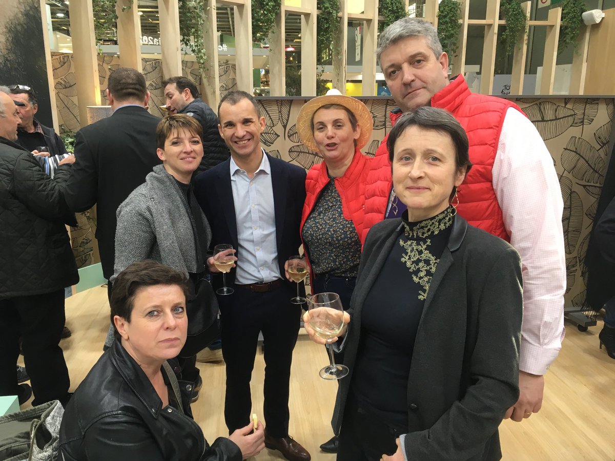 MFreyss's tweet photo. Journée des Vosges avec une délégation au stand Crédit Agricole ⁦@CA_AlsaceVosges⁩ https://t.co/1lalk1Vhcb