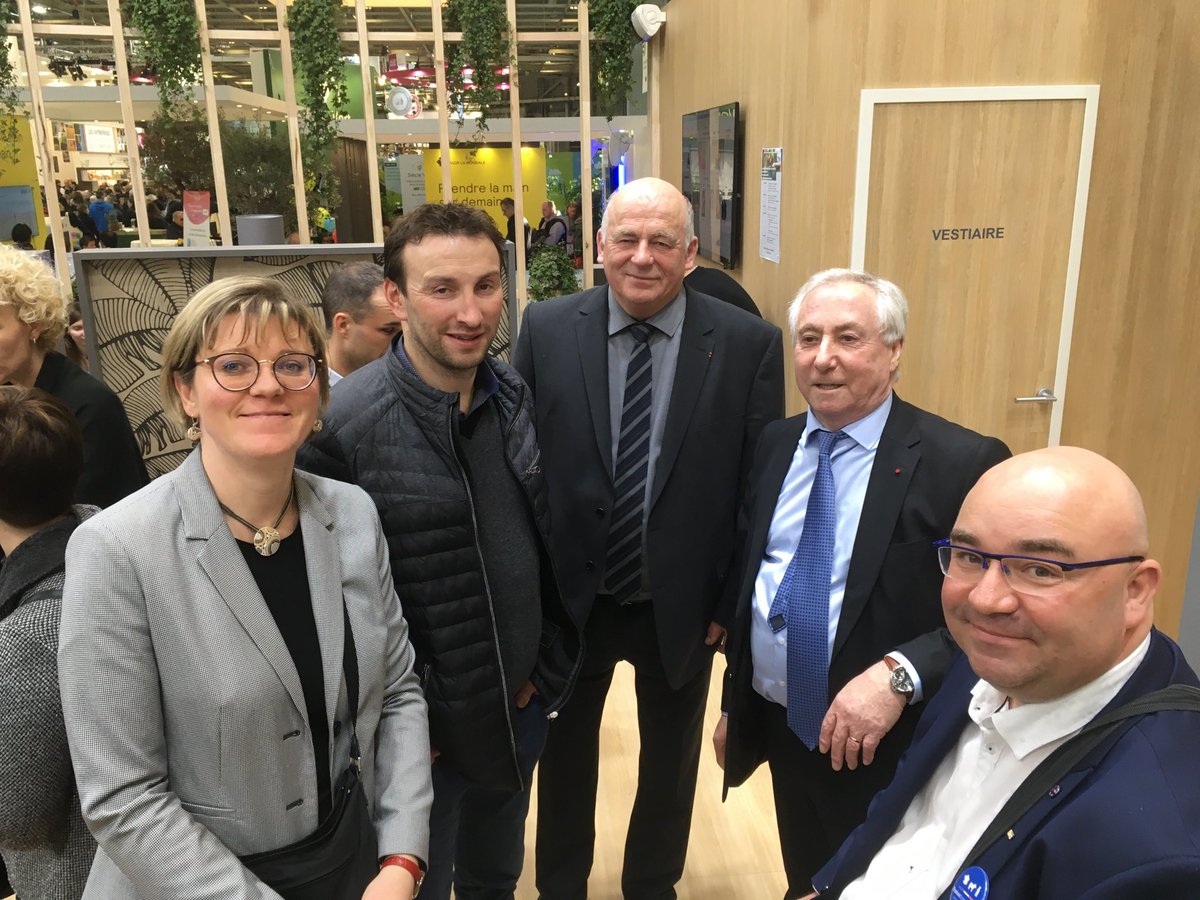 MFreyss's tweet photo. Journée des Vosges avec une délégation au stand Crédit Agricole ⁦@CA_AlsaceVosges⁩ https://t.co/1lalk1Vhcb