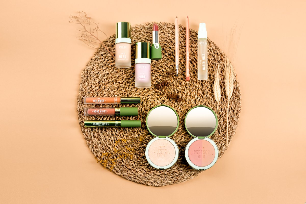 We are ready to go... BACK TO THE ROOTS!🍃🌿⁠
Are You??⁠
The first E X C L U S I V E green collection is here...⁠
🌷Everything natural⁠
🌷Natural and precious ingredients⁠
🌷Recycled packaging⁠
The revolution of Beauty is here!🔝⁠