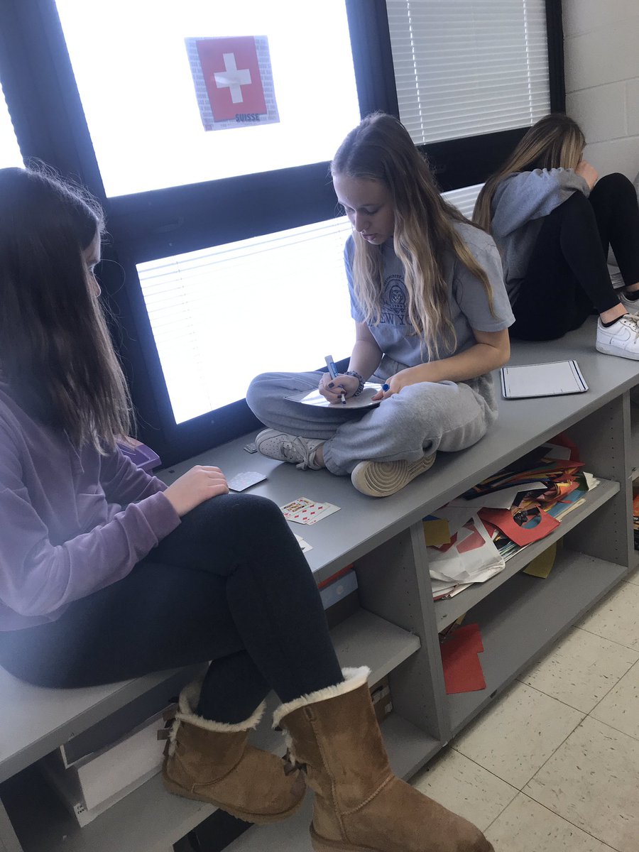 French 8 playing war with three card flips instead of one to practice large numbers (like years)! #D57Learns #Frenchisfun